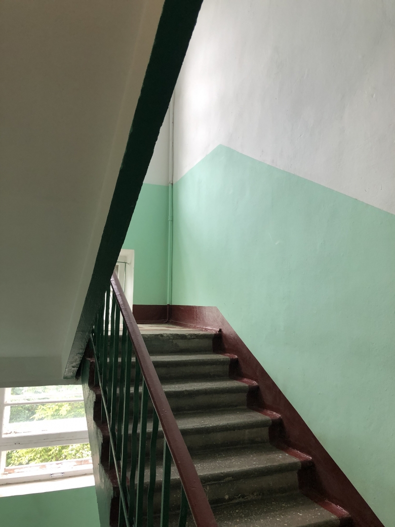 Продатся однокомнатная квартира, на 4 этаже пятиэтажного кирпичного дома.