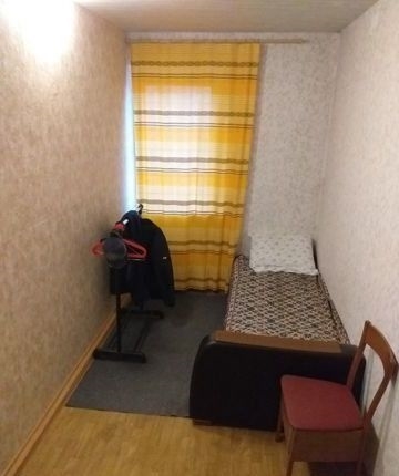 Сдам просторную комнату для работающих жильцов.