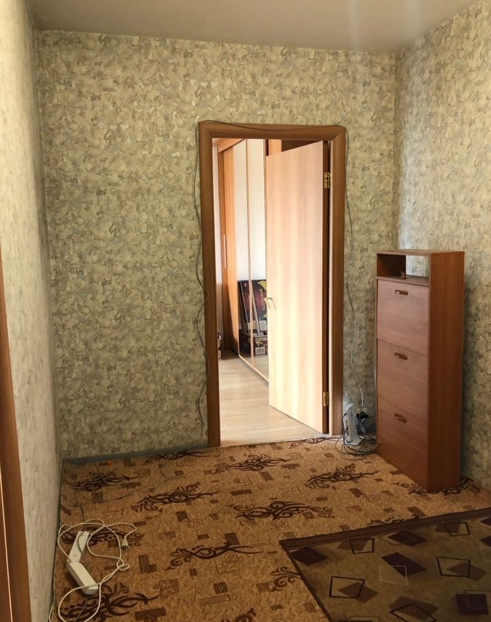Двухкомнатная квартира с большим коридором.