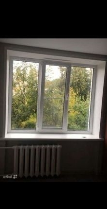 Добраться к дому можно транспортом от станции метро.