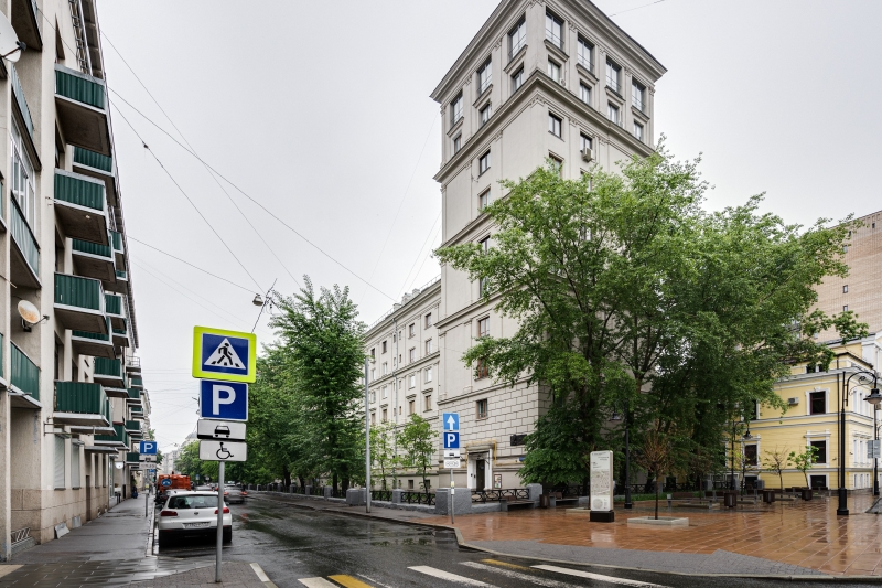 Продажа 3-х комнатной стильной квартиры в историческом доме на Патриарших Прудах
