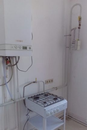 Продам 2-комнатную квартиру в развитом районе по низкой цене.