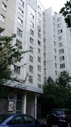 Продам 2-комнатную квартиру в развитом районе по низкой цене.