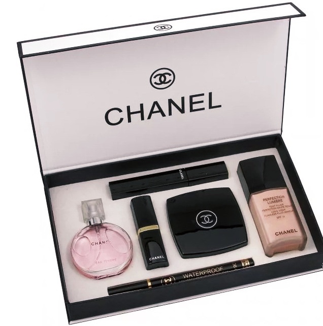 Набор косметики 6 в 1 от Chanel