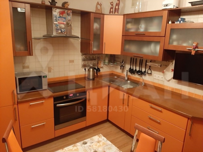 Продается двушка в хорошем районе.