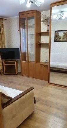 Отличная 1-комнатная квартира в хорошем доме.