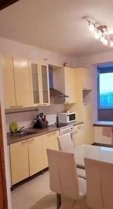 Сдатся просторная однокомнатная квартира в хорошем состоянии в монолитном доме.