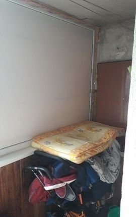 Продатся уютная, просторная двухкомнатная торцевая квартира.