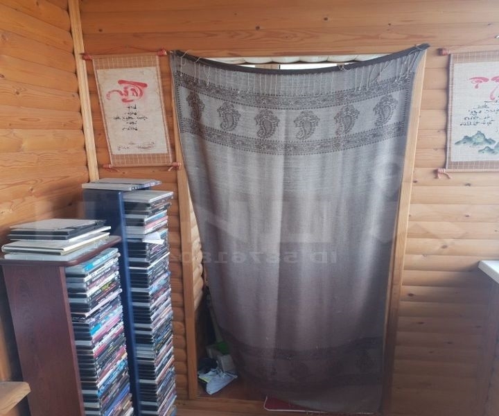 Продам двушку в хорошем районе.