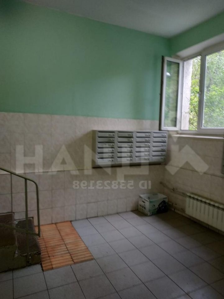 Продается отличная однокомнатная квартира.