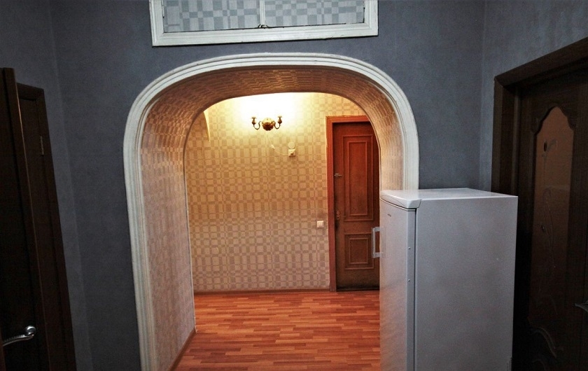 Продатся 4-комн квартира в Старых Химках, сталинка,3 этаж Потолки 3.