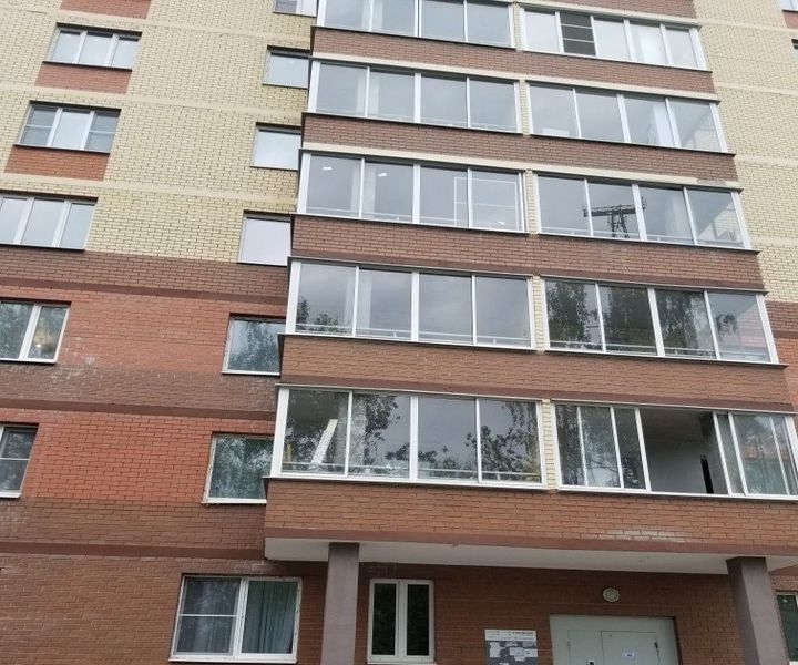 От дома до метро можно добраться транспортом.