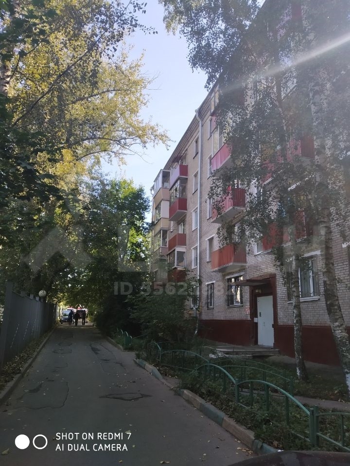 Продается однокомнатная квартира в кирпичном доме, в обжитом районе.