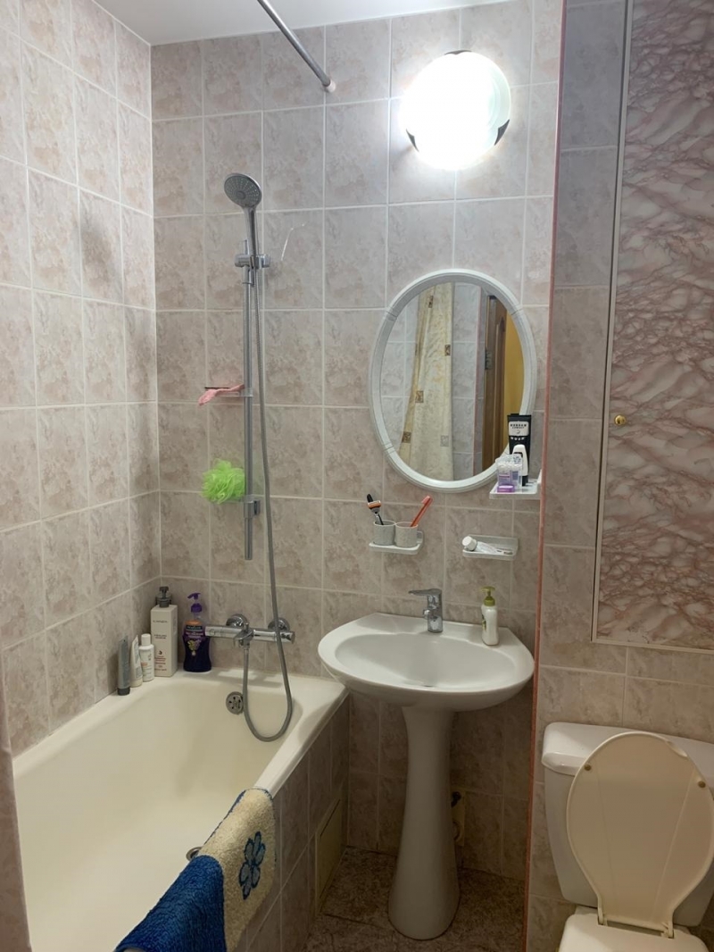 Продается в монолитном светлая, уютная однокомнатная квартира.