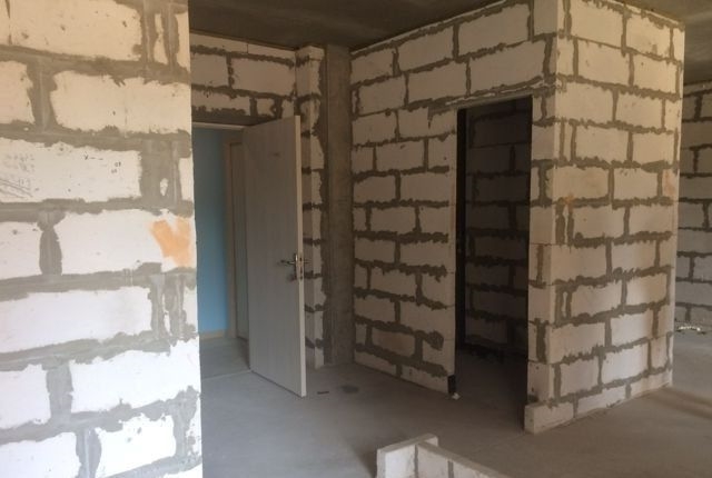 Квартира без отделки, покупали для себя.