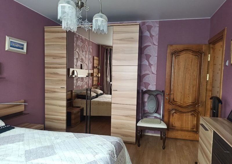 Продам 3-комнатную квартиру в развитом районе по доступной цене.
