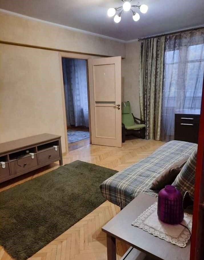Сдам двушку в хорошем районе.