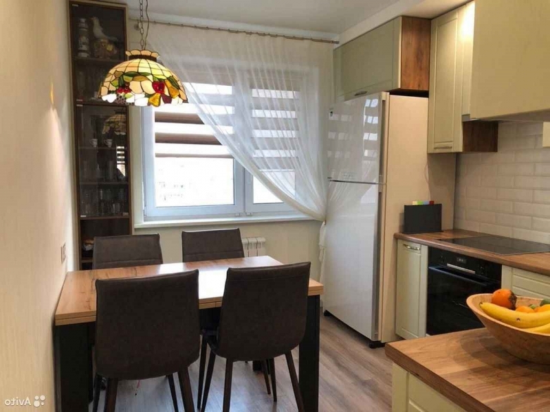 Продам 3-комнатную квартиру в хорошем доме с чистым подъездом.