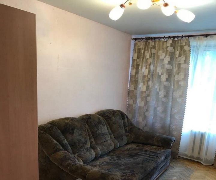 Сдается двухкомнатная квартира в хорошем районе.