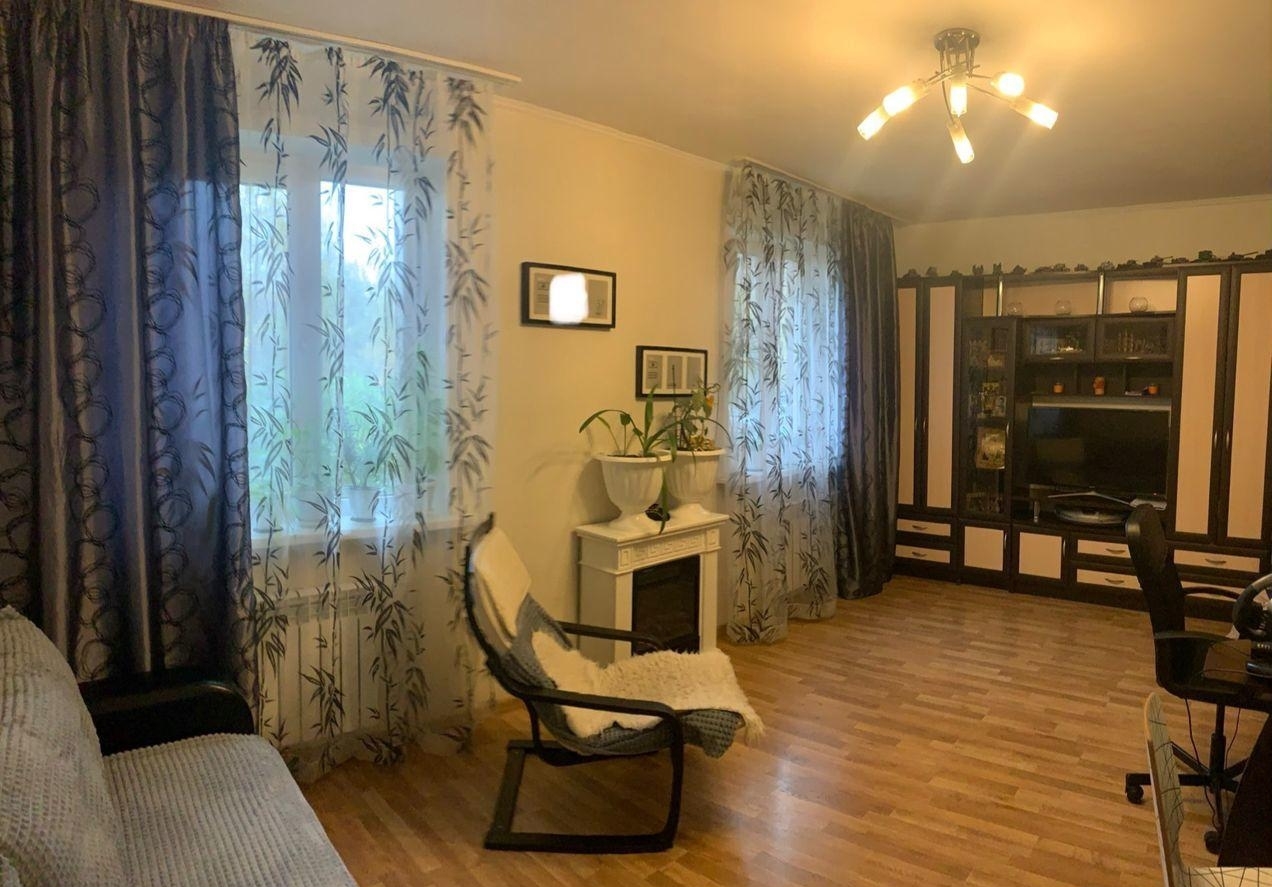 Продам 3-комнатную квартиру в развитом районе по низкой цене.