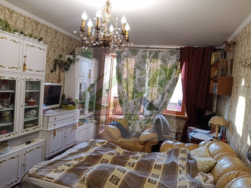 Продам 3-комнатную квартиру в развитом районе по низкой цене.