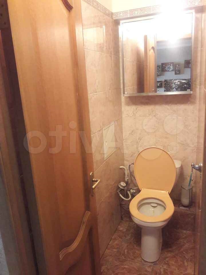 От метро до дома можно дойти пешком.