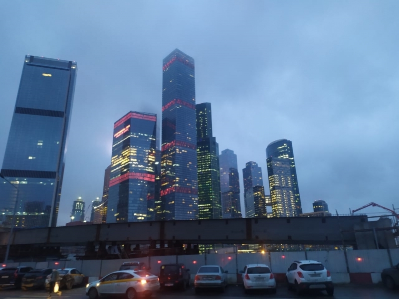 Дом монолит , есть парковка подземная .