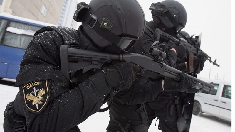 Полицейский боец ОМОН