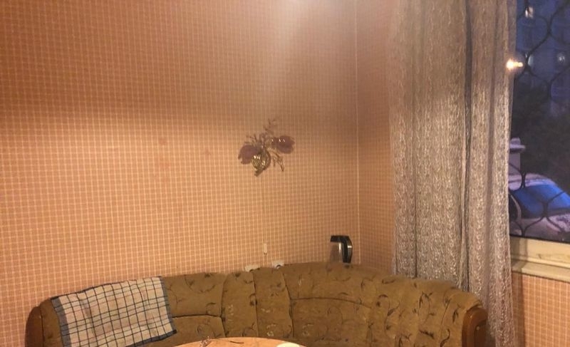 Транспорт до метро ходит по расписанию.