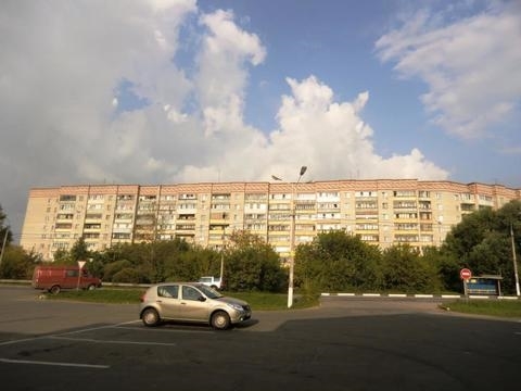 Продается просторная трехкомнатная квартира.