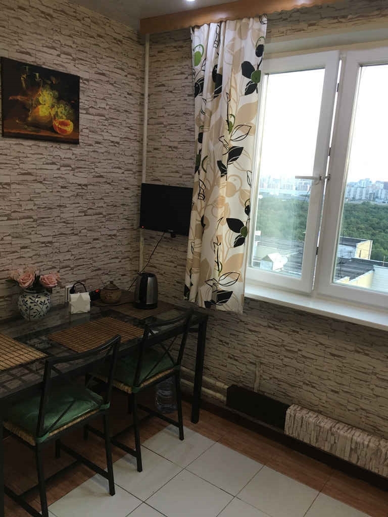 Продам 3-комнатную квартиру в развитом районе по низкой цене.
