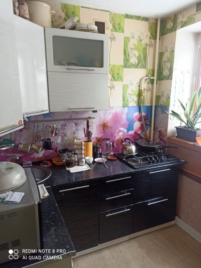 Продам 2-к квартиру в хорошем доме с чистым подъездом.
