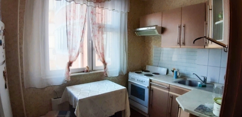 Прдам 1-к квартиру в районе с развитой инфраструктурой.