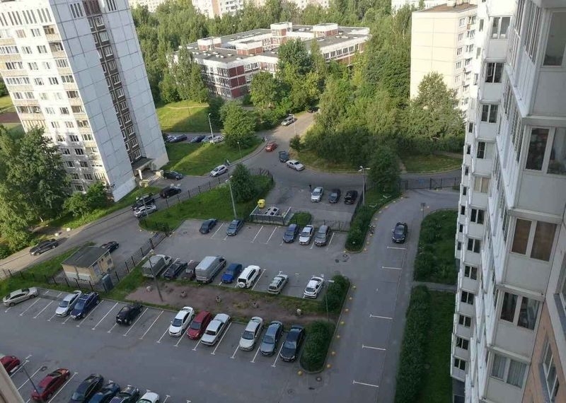 Очень хороший дом, Закрытая территория, дом во дворе, много зелени, вокруг детск
