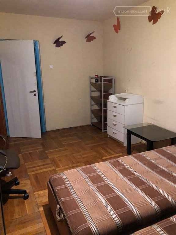 Сдатся комната молодой девушке славянской национальности.
