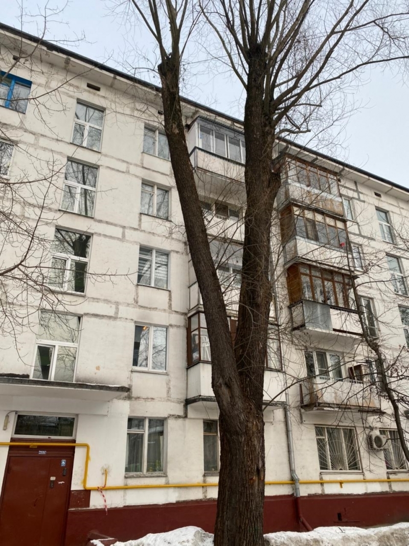 Продается 1-комнатная квартира в тихом районе.