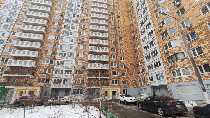 Продается светлая 2-х комнатная квартира с хорошим ремонтом, планировка распашон