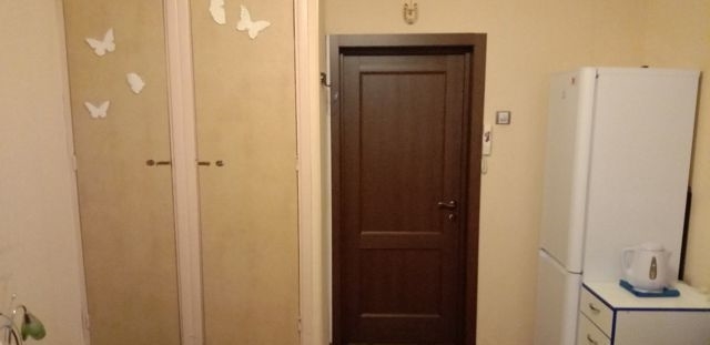 Сдается комната в общежитии.