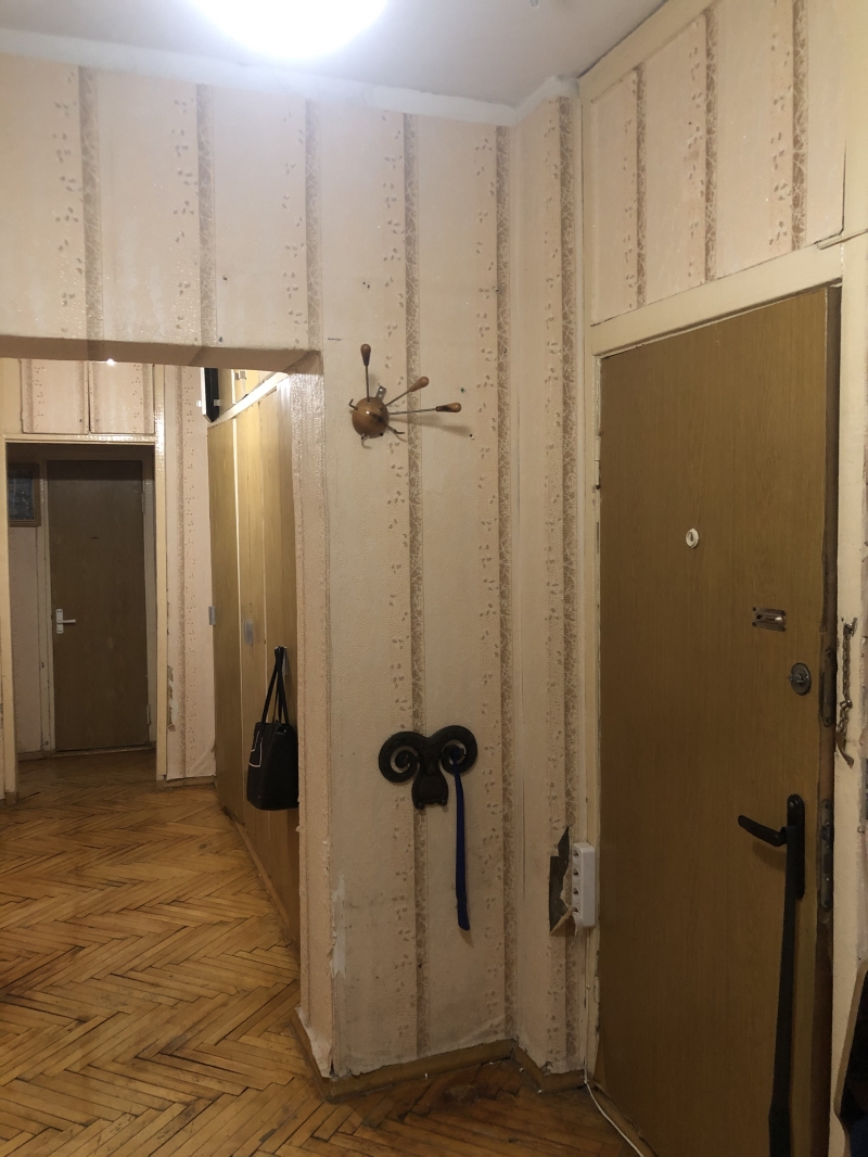 Продает просторная 3-х комнатная квартира в одном из самых уютных микрорайонов г