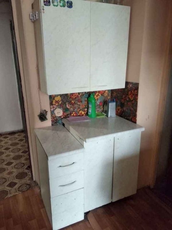 Комната светлая чистая с ремонтом и мебелью.
