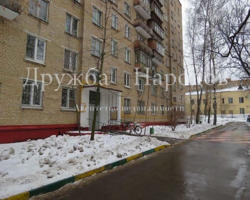 Продается уютная двухкомнатная квартира в хорошем районе Москвы.