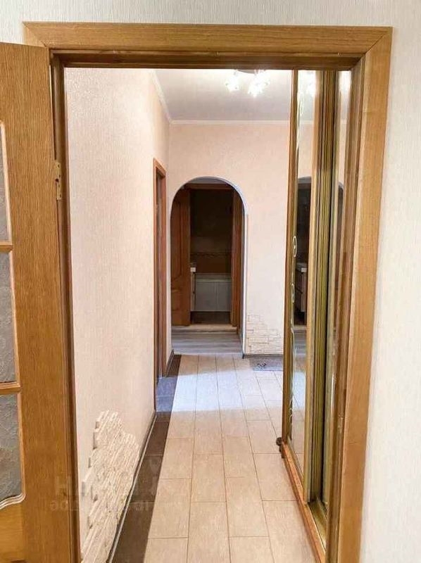 Продам 2-комнатную квартиру в развитом районе по доступной цене.