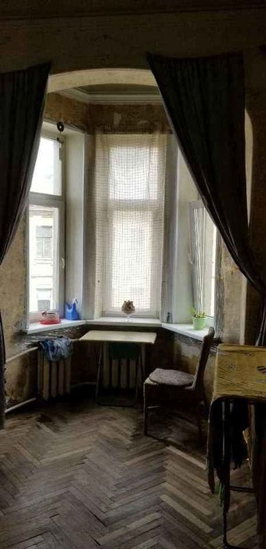 Сдается комната на длительный срок в историческом центре Санкт-Петербурга.