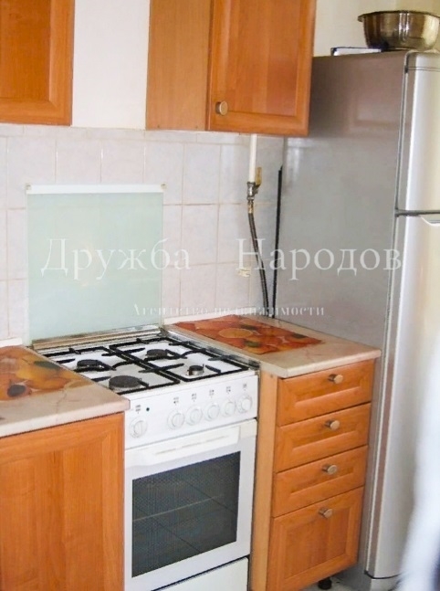 Продается 4-комнатная квартира в хорошем районе.