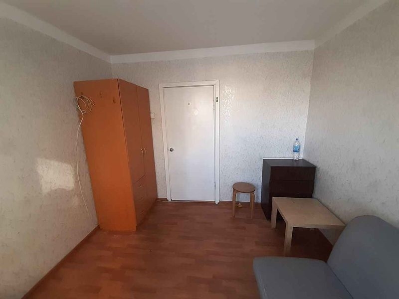 Сдается комната в 3 комнатной квартире, на длительный срок, для одного человека