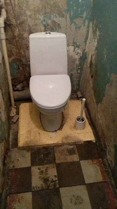 В комнате чисто, сама квартира в типичном состоянии.
