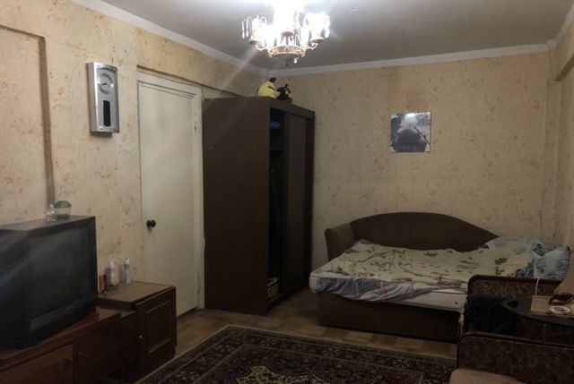 Просторная двухкомнатная квартира в пятиэтажном доме.