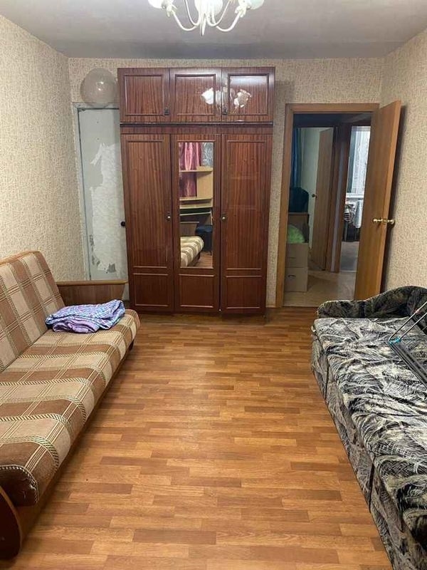 Сдается комната, 45 этаж в 2 к кв.