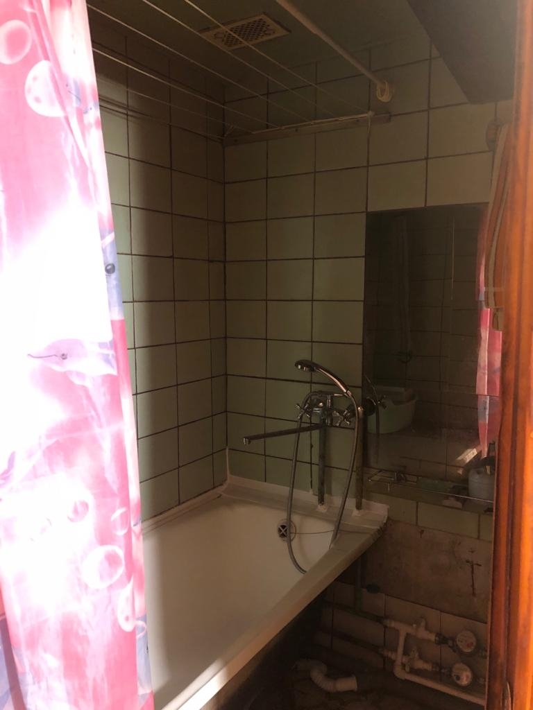 Продаю 2 комнатную квартиру на 1 этаже 5 этажного дома.