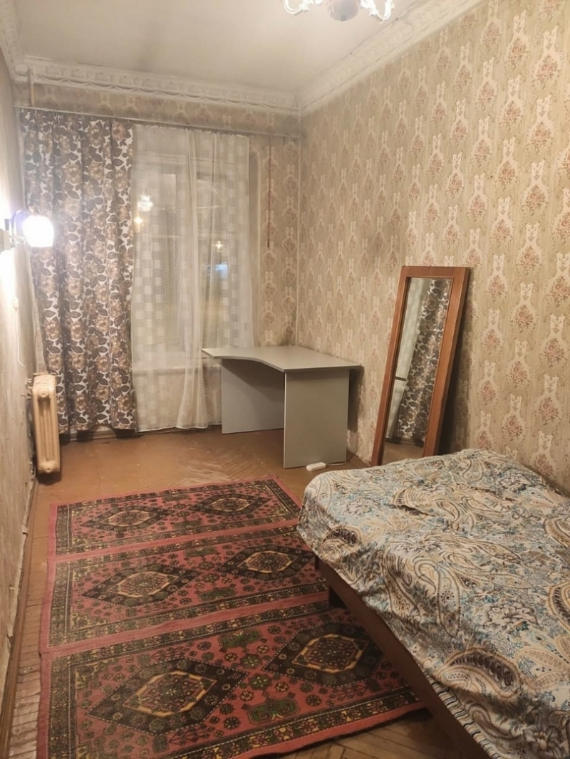 Сдается комната в хорошем состоянии , на длительный срок для гр.